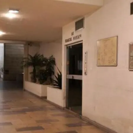 דירה Modern Cozy Flat In The Marais Parking פריז