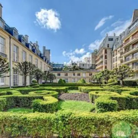 Modern Cozy Flat In The Marais Parking